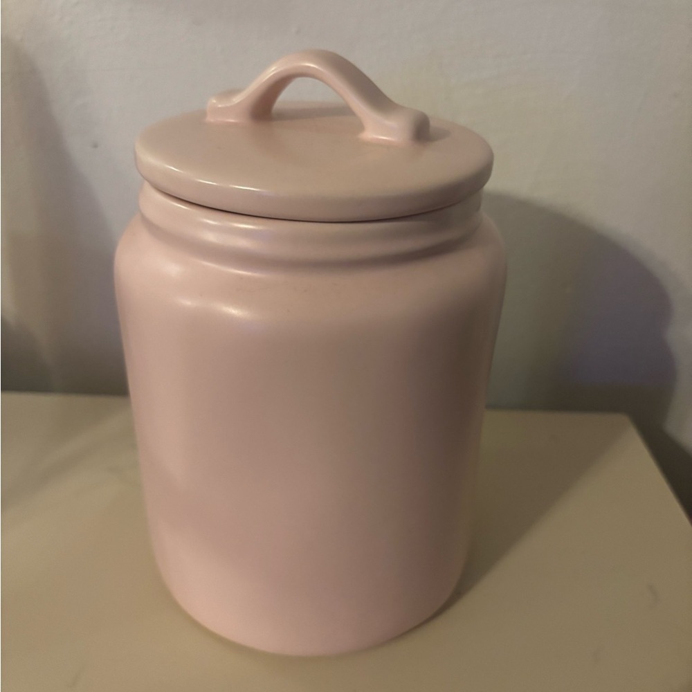 Rae Dunn Valentine’s Day XOXO Canister - Picture 5 of 7